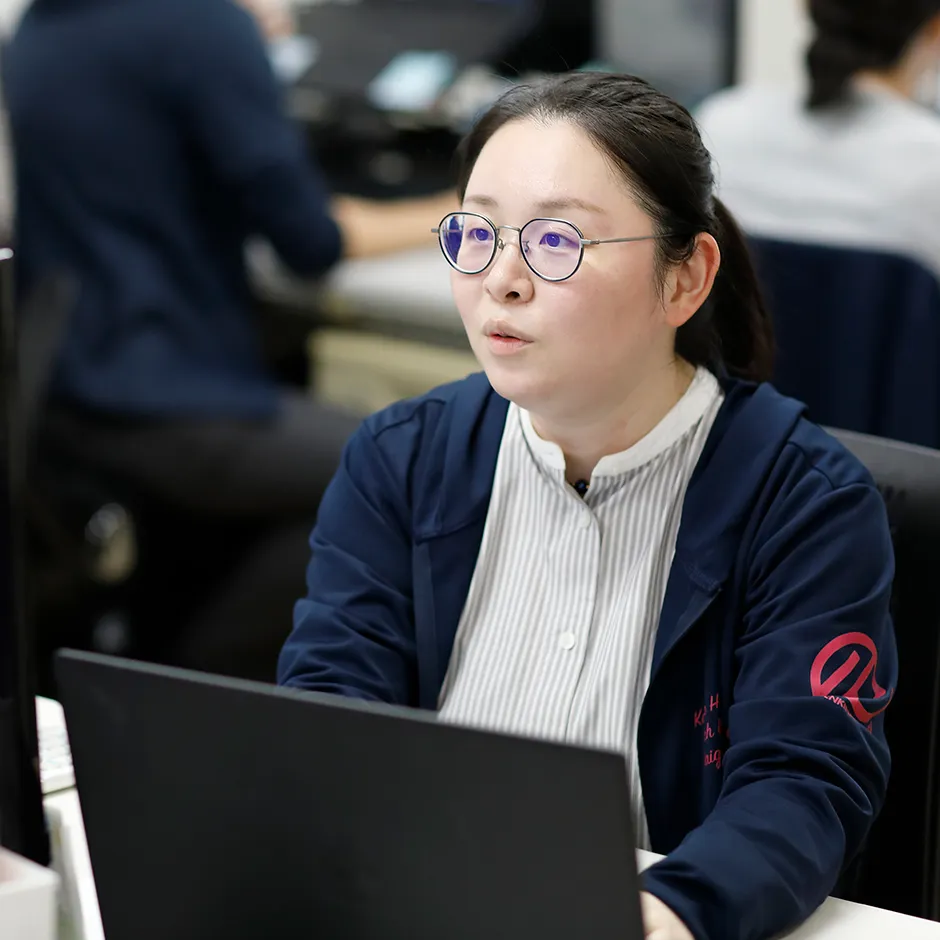 事務員［経理グループ］ N.Hさんインタビューの様子（2）